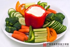 为什么蔬菜要洗了再切？
