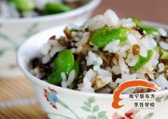 夏季快手花样饭 雪菜蚕豆炒饭的做法