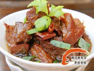 南宁新东方烹饪学校今日推荐红烧牛肉